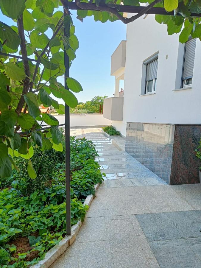 Apartments Ivana With The Pool Rovinjsko Selo Zewnętrze zdjęcie
