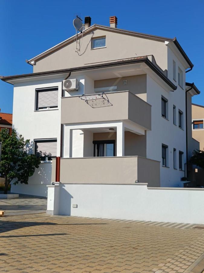 Apartments Ivana With The Pool Rovinjsko Selo Zewnętrze zdjęcie